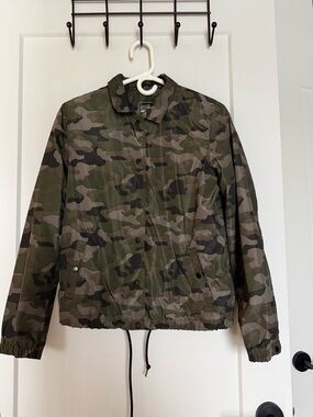 American Eagle Camo Windbreaker Jacket